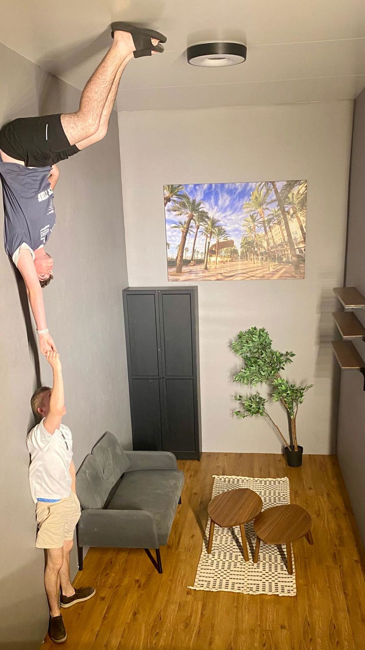 Foto av elever i optisk illusjon