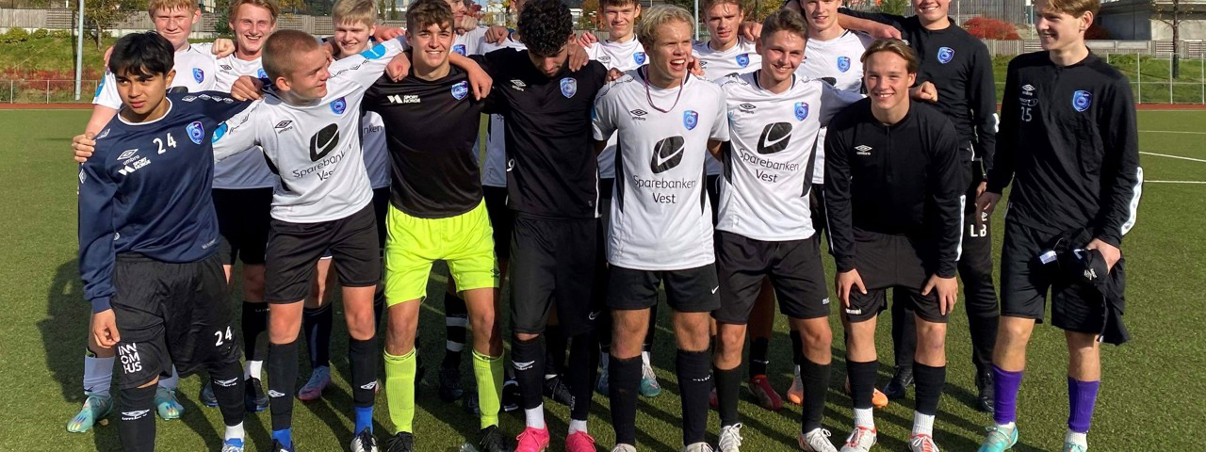 BEST I FOTBALL. Guttene fra FYD toppidrett viste hvem av de to skolenes toppidrettslinje som er best i fotball.