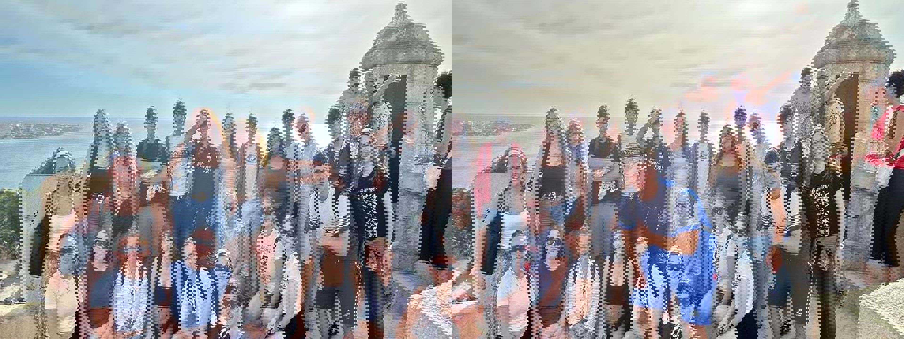 Gruppebilde av norske og spanske elever på borgen i Alicante