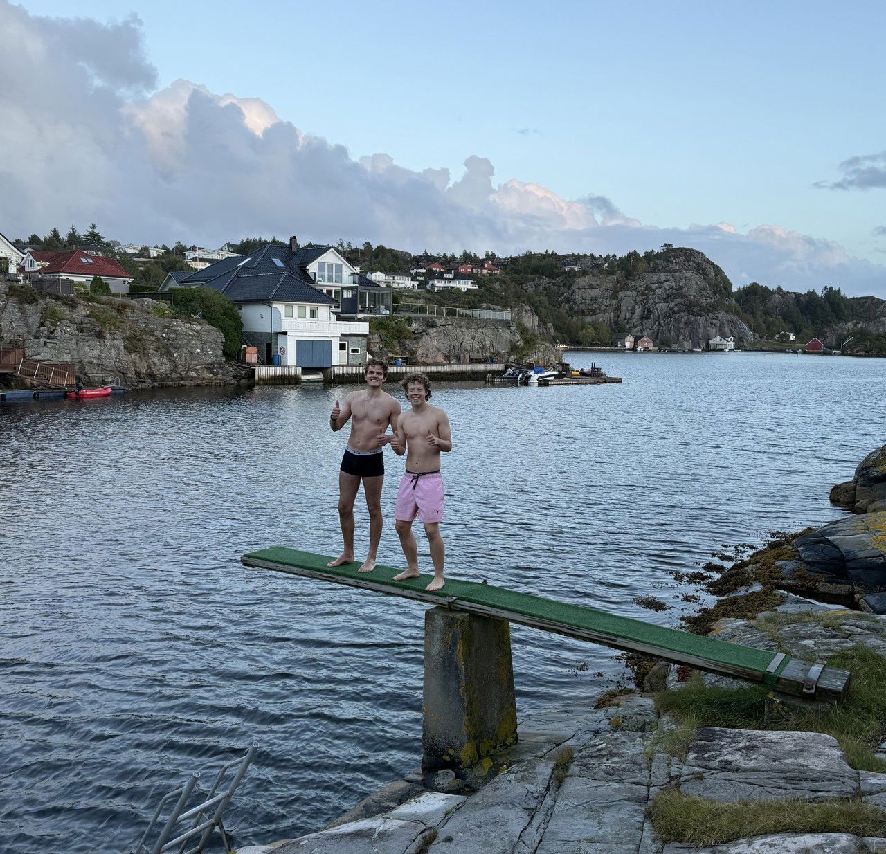 Foto av elever som bader