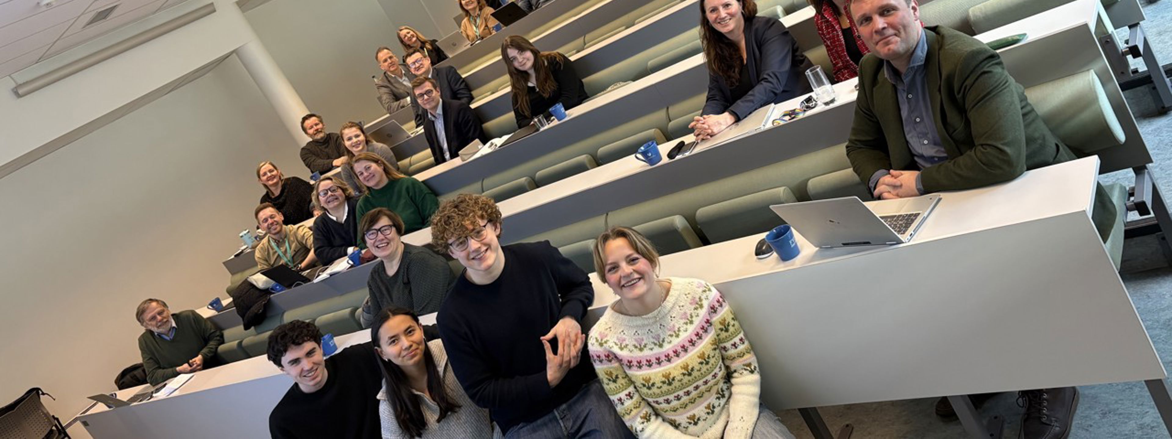 Foto av politikere i Auditoriet