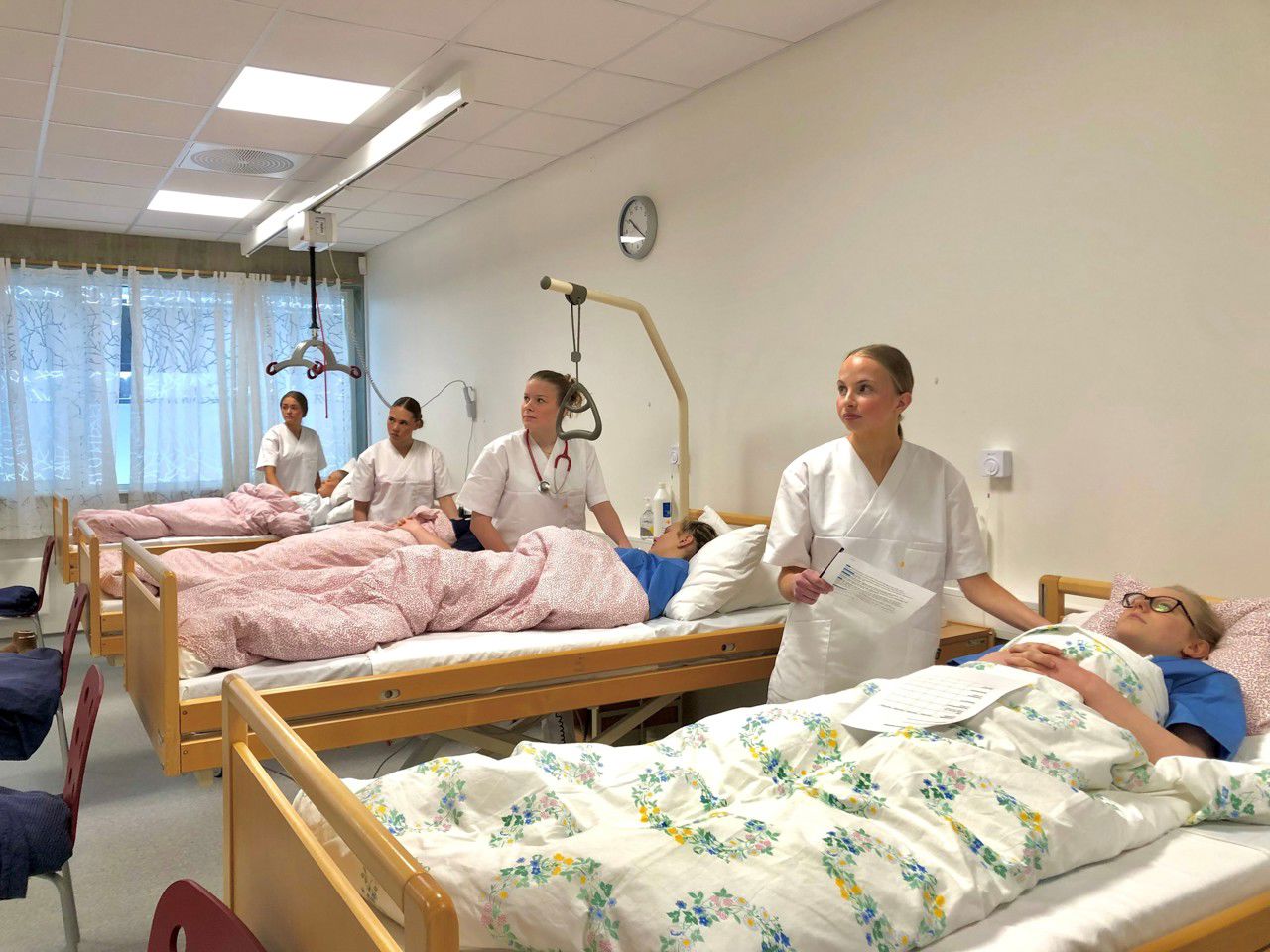 Bilde av elevar i praksis