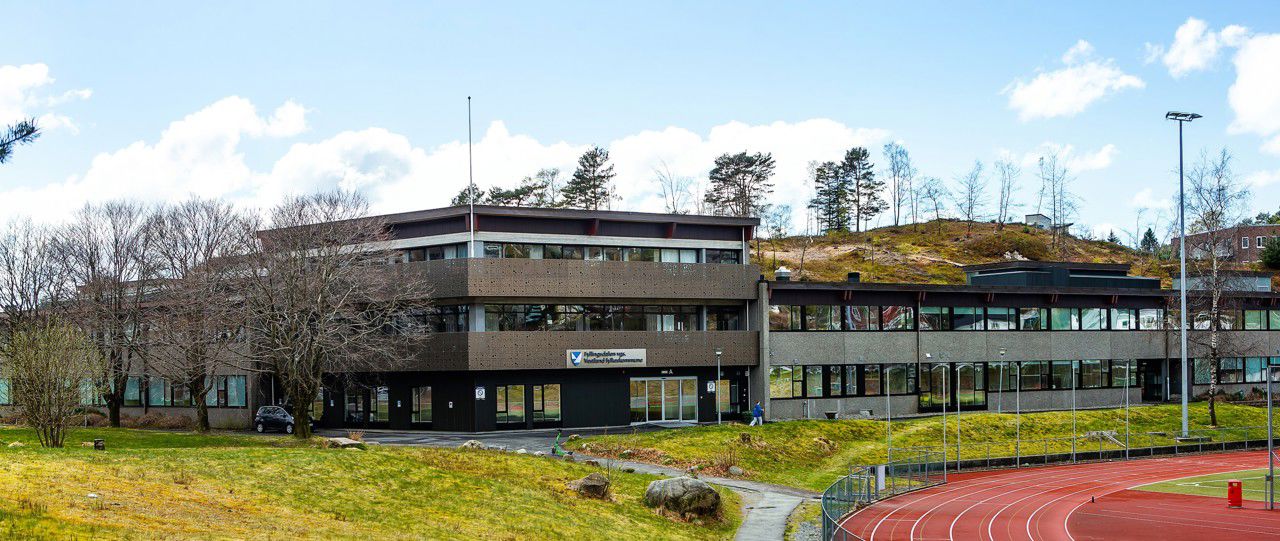 Bilde av skolebygget