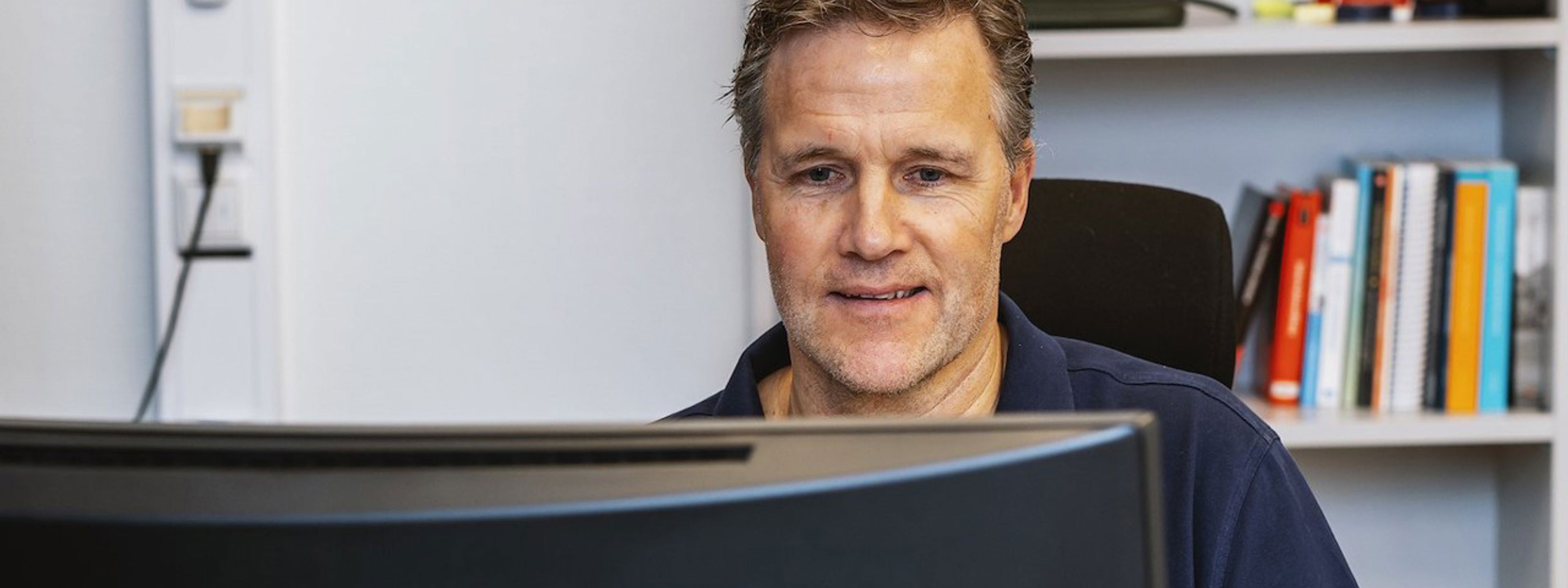 STADIG VANSKELIGERE Å FÅ PLASS. Rektor Trond Botnen registerer at det er stadig vanskeligere å sikre seg plass på Fyllingsdalen videregående skole.