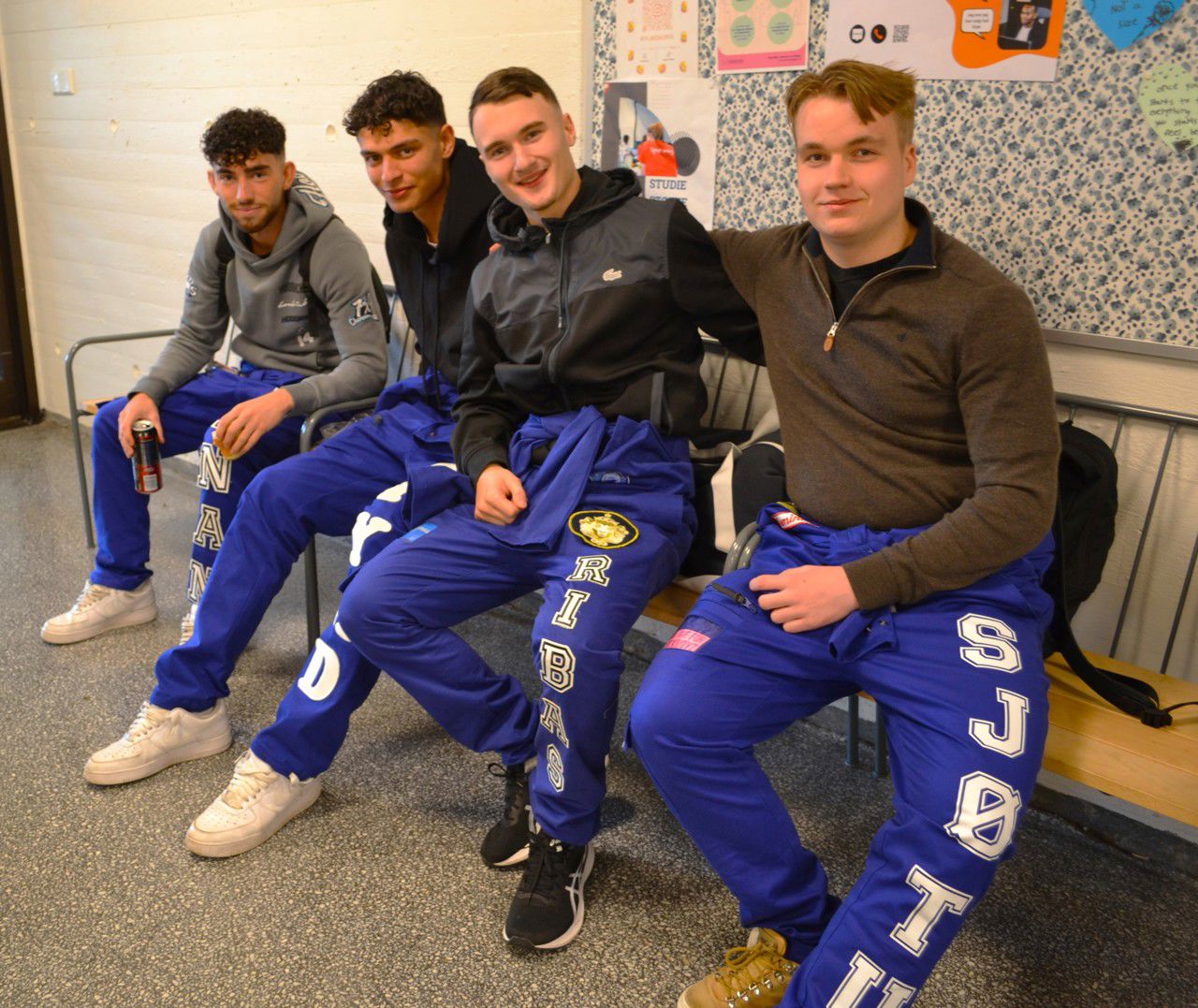 Foto av russ på skolen