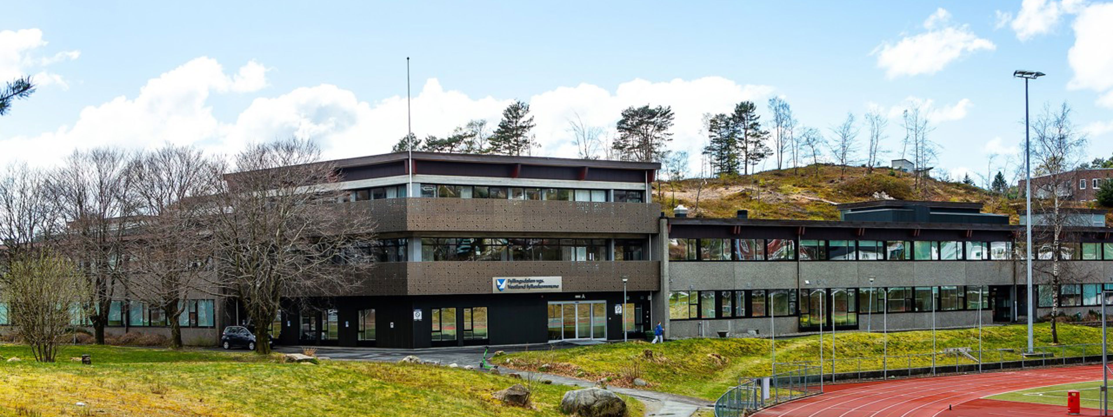 Foto av skolen