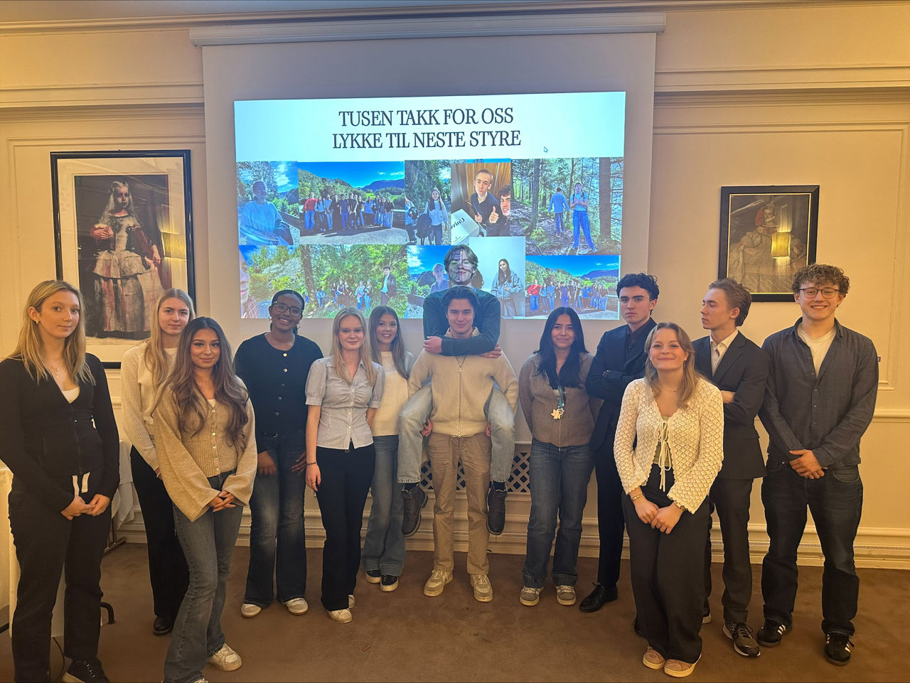 Foto av det nye og det gamle styret sammen