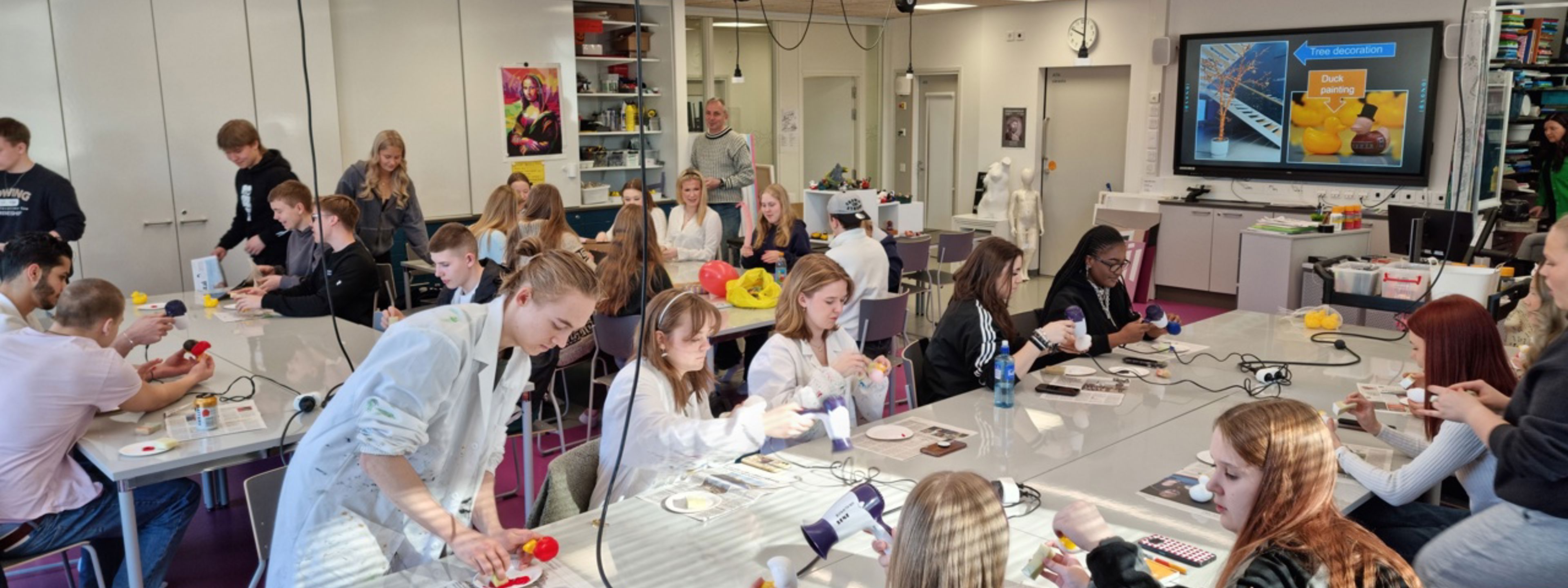 Foto av elever i klaaserom