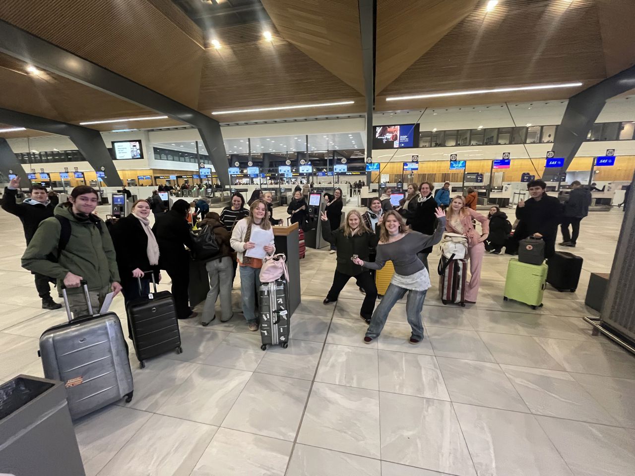 Foto av elever på flyplasd