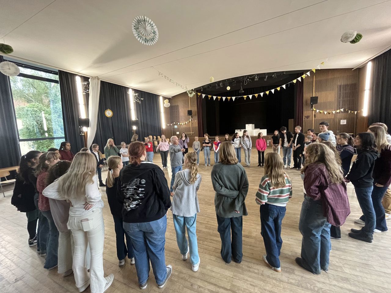 Elever i teatersalen på Heinz Berggruen Gymnasium